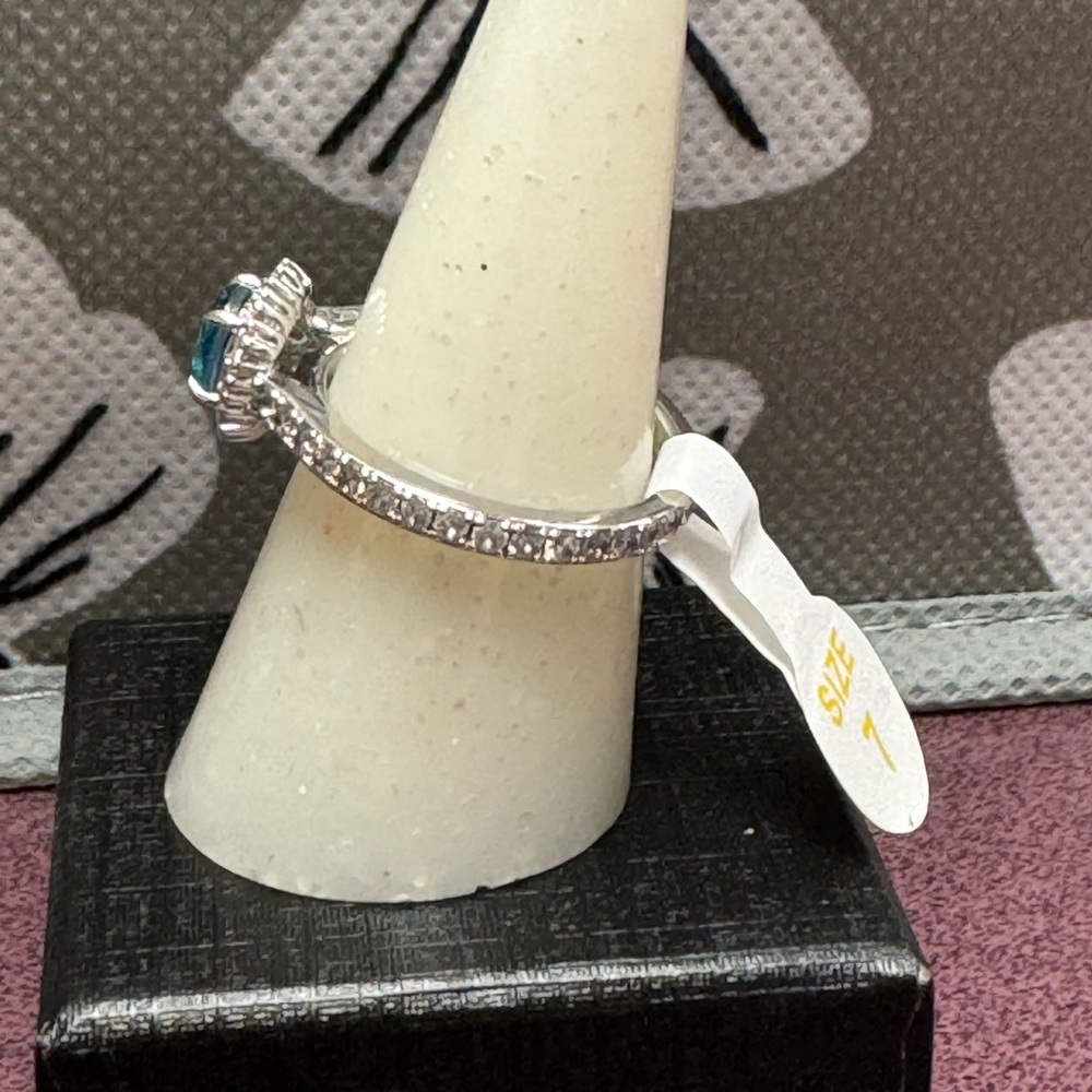 Timeless Essence - Picture 2 of 4